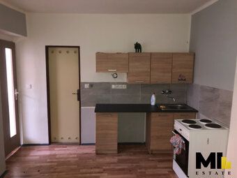 Nabízíme k prodeji 2/3 atraktivního rodinného domu s velkým 