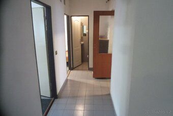 Vícepokojoví dům velké zastavěné plochy 543m² k přestavbě na
