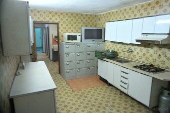 Vícepokojoví dům velké zastavěné plochy 543m² k přestavbě na