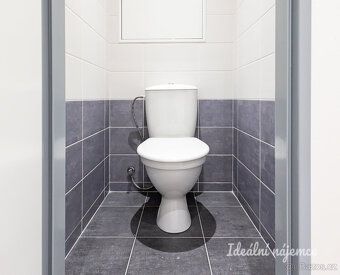 K dlouhodobému podnájmu Vám nabízíme velmi světlí, nově zrek