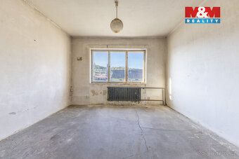 Nabízíme rozlehlý pozemek o výměře 2116 m2 v obci Kladruby u