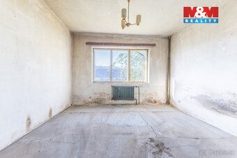 Nabízíme rozlehlý pozemek o výměře 2116 m2 v obci Kladruby u