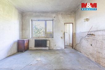 Nabízíme rozlehlý pozemek o výměře 2116 m2 v obci Kladruby u