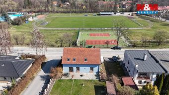 Nabízíme k prodeji prostorný rodinný dům v obci Cerekvice na