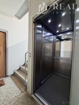Nabízíme Vám prostorný a světlý byt 4+1 v Jirkově ulice Na b
