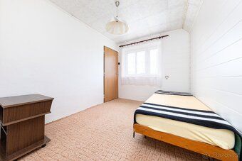 Nabízíme k prodeji rodinný dům v obci Žďár, situovaný na vla