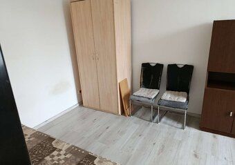 Nabízíme k dlouhodobému pronájmu byt v 1.patře řadového domu