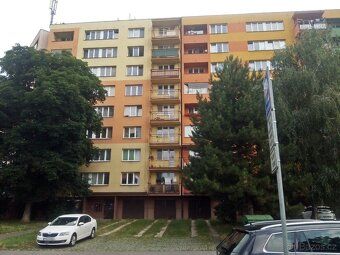 Nabízím k dlouhodobému pronájmu byt 1+kk v 7.NP osmipodlažní