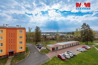 Hledáte útulný byt s hezkou atmosférou a výhledem do zeleně?
