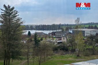 Hledáte útulný byt s hezkou atmosférou a výhledem do zeleně?
