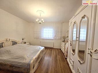 Včetně provize RK, Nabízíme k prodeji prostorný rodinný dům 