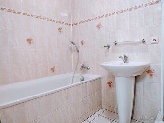 Dobrý den nabízíme k pronájmu krásný, slunný byt 3+1 s balkó