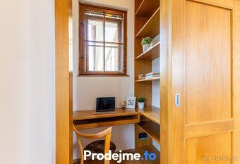 Ev.č. 100256 Designový interiér, krbová kamna a skrytá praco
