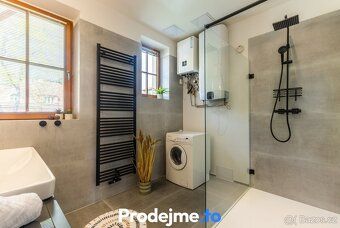 Ev.č. 100256 Designový interiér, krbová kamna a skrytá praco