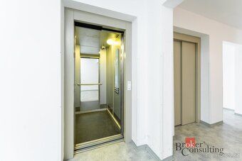 Prodej bytu 1+kk s lodžií a výhledem, 31 m², Praha – Letňany