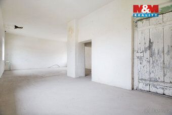 Nabízíme samostatně stojící nemovitost o 5 prostorných místn
