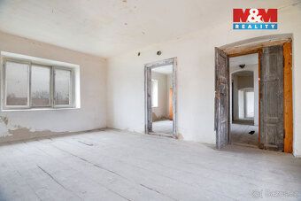 Nabízíme samostatně stojící nemovitost o 5 prostorných místn