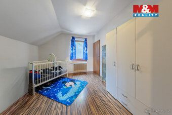 Rodinný dům 4+1 se 3 garážemi, obytným přístavkem a pozemkem
