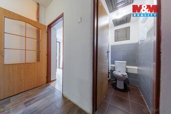 Rodinný dům 4+1 se 3 garážemi, obytným přístavkem a pozemkem