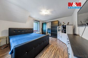 Rodinný dům 4+1 se 3 garážemi, obytným přístavkem a pozemkem