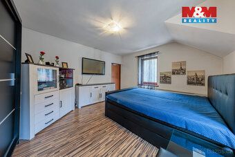 Rodinný dům 4+1 se 3 garážemi, obytným přístavkem a pozemkem