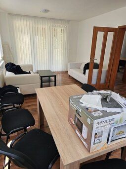 Firmám nabízíme k dlouhodobému pronájmu patrový rodinný dům 