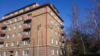 Nabízíme pronájem prostorného bytu 3+1, o ploše 96m2 + 2x ba
