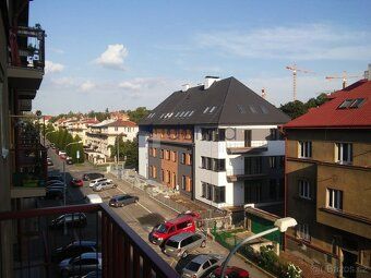Nabízíme pronájem prostorného bytu 3+1, o ploše 96m2 + 2x ba