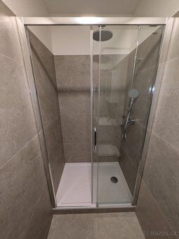 Nabízíme k pronájmu jednolůžkový pokoj o výměře 10,11m2 v by