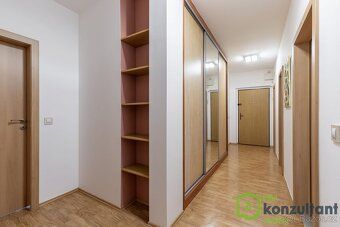 Ev.č. 01103 Nabízíme k prodeji velmi prostorný a světlý byt 
