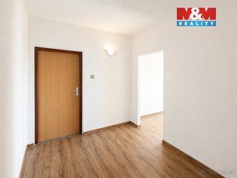 Nabízíme k pronájmu světlý byt po rekonstrukci ve 3. podlaží