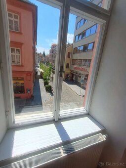Nabízíme k pronájmu velice prostorný byt 4+1 - všechny místn