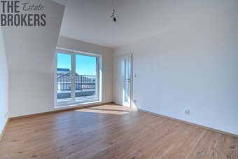 Nabízíme vám exkluzivní řadový dům o dispozici 4+kk s rozloh