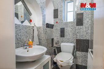 Nabízíme k prodeji prostorný rodinný dům o dispozici 6+1 v m