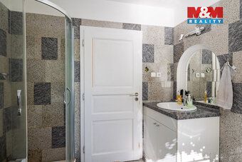 Nabízíme k prodeji prostorný rodinný dům o dispozici 6+1 v m