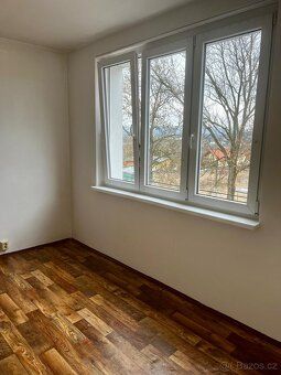 Pronájem bytu 2+1, 63m2 s balkónem v 2. patře v Jenišově u K