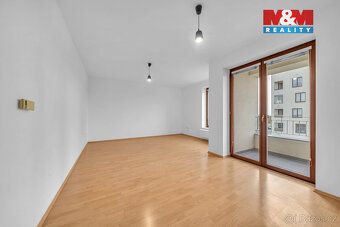 Pronájem bytu 1+kk s lodžií (2,62 m²) orientovanou do vnitro