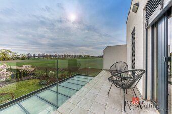 Nízkoenergetický moderní rodinný dům 5 KK, pozemek 325 m2, P