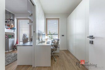 Nízkoenergetický moderní rodinný dům 5 KK, pozemek 325 m2, P