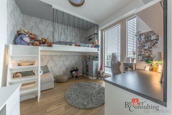 Nízkoenergetický moderní rodinný dům 5 KK, pozemek 325 m2, P