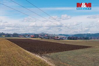 Nabízíme k prodeji rozlehlý pozemek o výměře 5240 m² v klidn