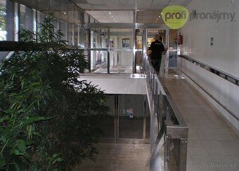 Pronájem obchodního prostoru 175 m² Nabízíme k pronájmu atra