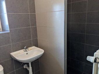 Nabízíme k pronájmu spolubydlení v rodinném domě v kompletně