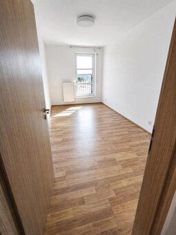 Hledáte moderní bydlení v klidné lokalitě blízko přírody i s