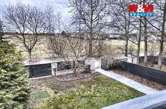 Nabízíme k pronájmu stylovou polovinu moderního rodinného dv