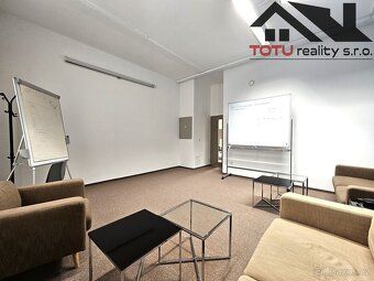 We offer for rent commercial space of 155 m2 in an attractive location on Palackého Street in Chrudim.