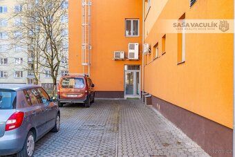 We offer exclusively for rent office space forming an entire upper floor of a building in…