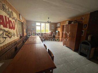 Spacious family house with large garden and building plot