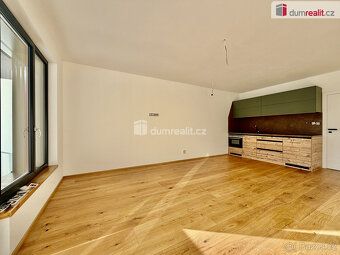 Includes ski-box and parking space, legal real estate service included.