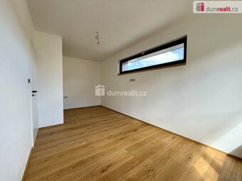 Včetně povrchového, parkovacího stání. Včetně právního, real
